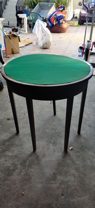 Mesa de jogo em meia lua