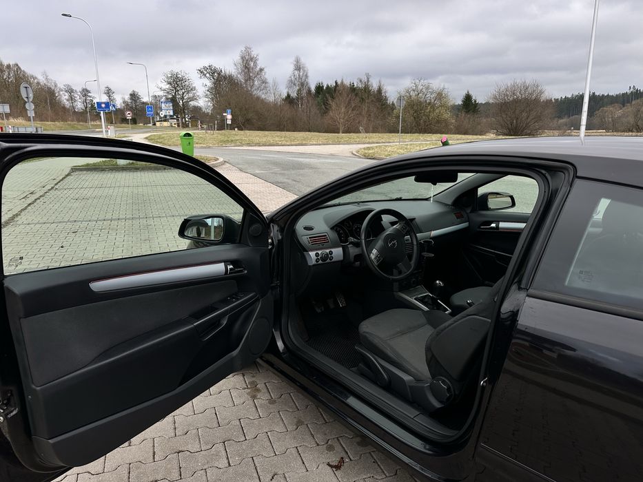 Opel Astra h gtc 1.6 benzyna