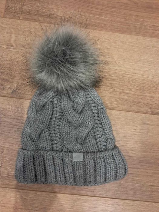 NOWA  damska czapka zimowa 4F