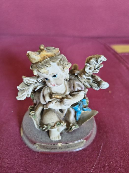 Estatuetas em marfinite
