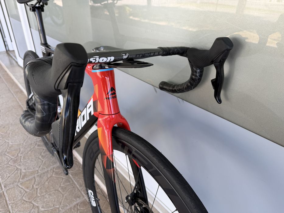 Bicicleta de estrada - Muito bem equipada AXS