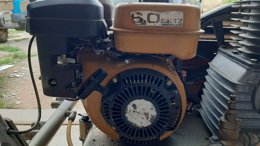 Gasoline-powered compressor64741298417410125