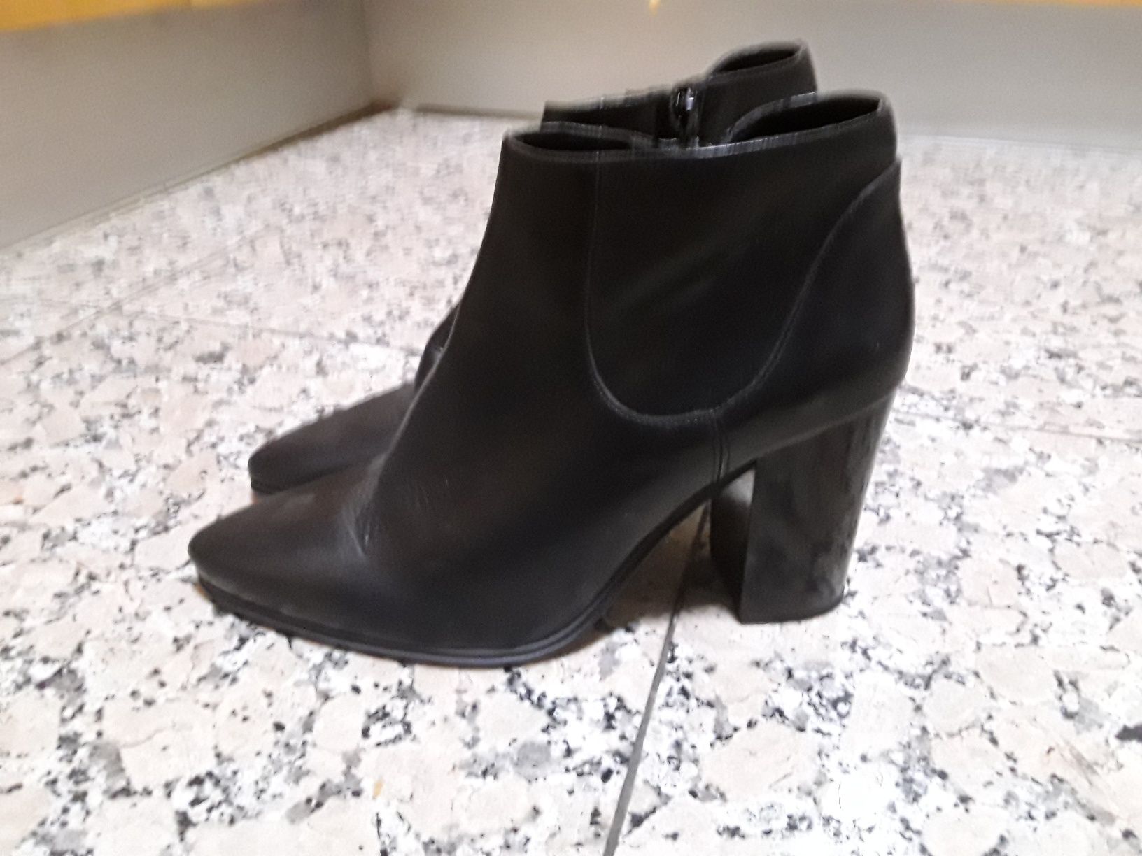 Botins hotsell pretos zara