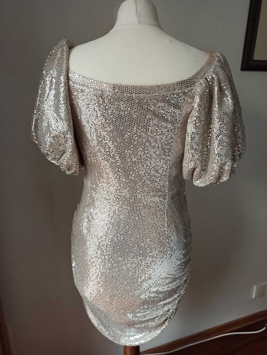 Sukienka w złote cekiny