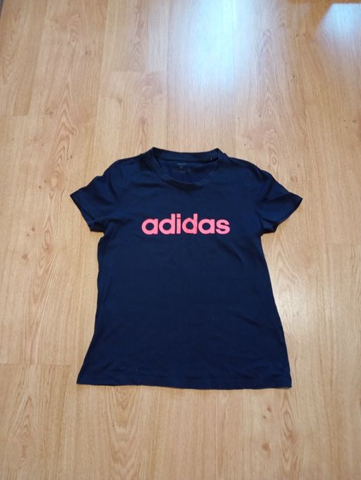 T-shirt damski adidas.