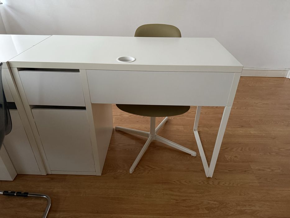 Vendo 2 mesas - MICKE IKEA