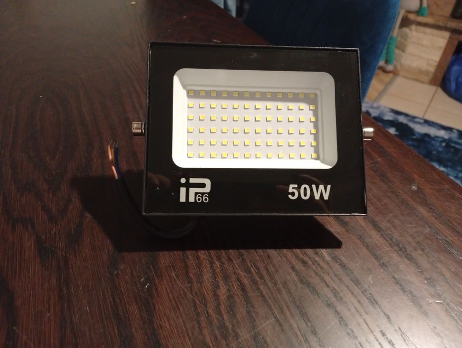 Halogen /naświetlacz LED o mocy 50W