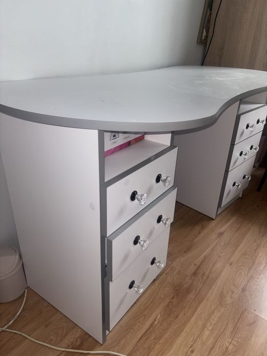 Biurko salon kosmetyczny