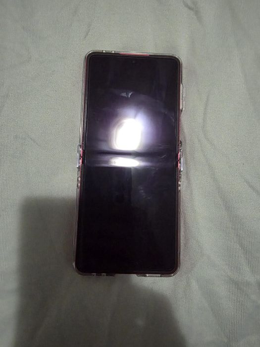Vendo Galaxy Z Flip 7
Usado como novo.
Vai com caixa e garantia.
512 G