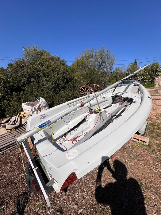 Laser Stratos 2000 Keel