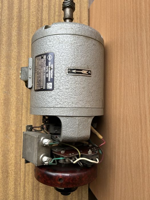 Електродвигун VEB, б/в, з телеграфного апарату Т-63, 220 V, 125 W