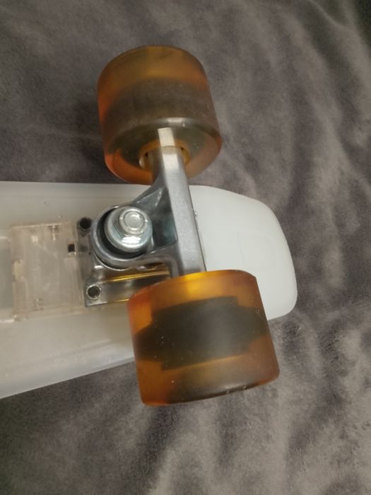 Biała deskorolka Fiszka Nils Extreme