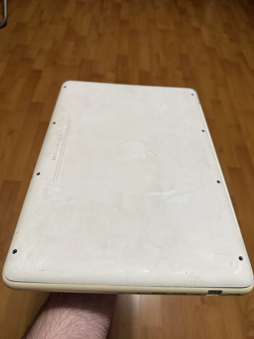 Apple MacBook White 13