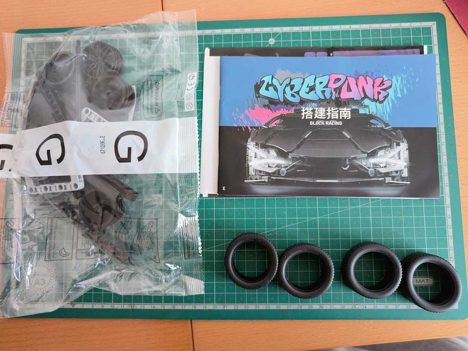 Lego Technic Lamborghini Sian FKP37 CyberPunk (preto)