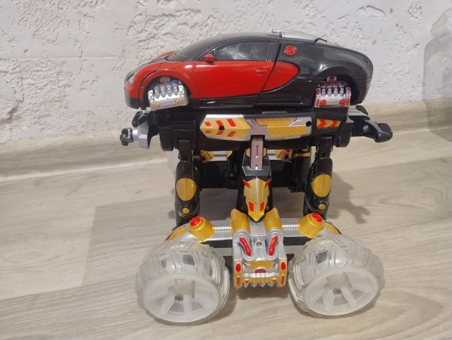 Продам машинку робот трансформер. Ціна з комісією ОЛХ.