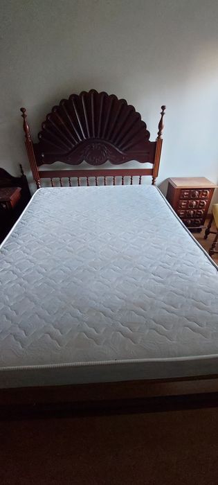 Cama de casal com colchão 150 euros