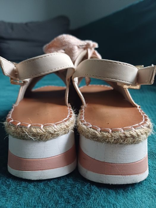 Sandaly na grubym spodzie