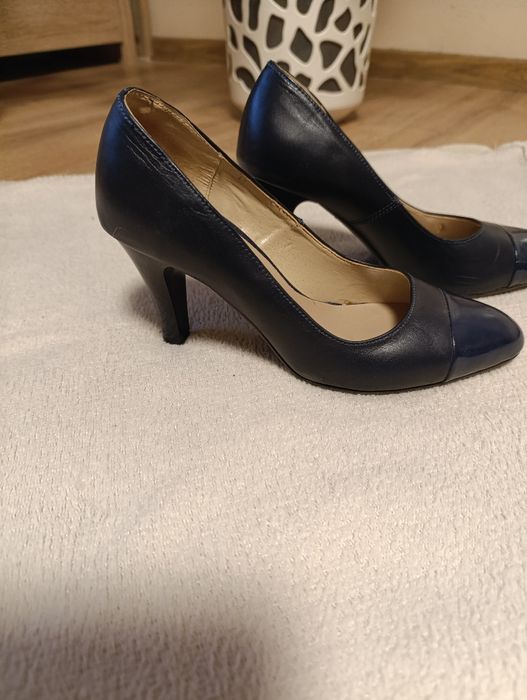 Czółenka lakierowane