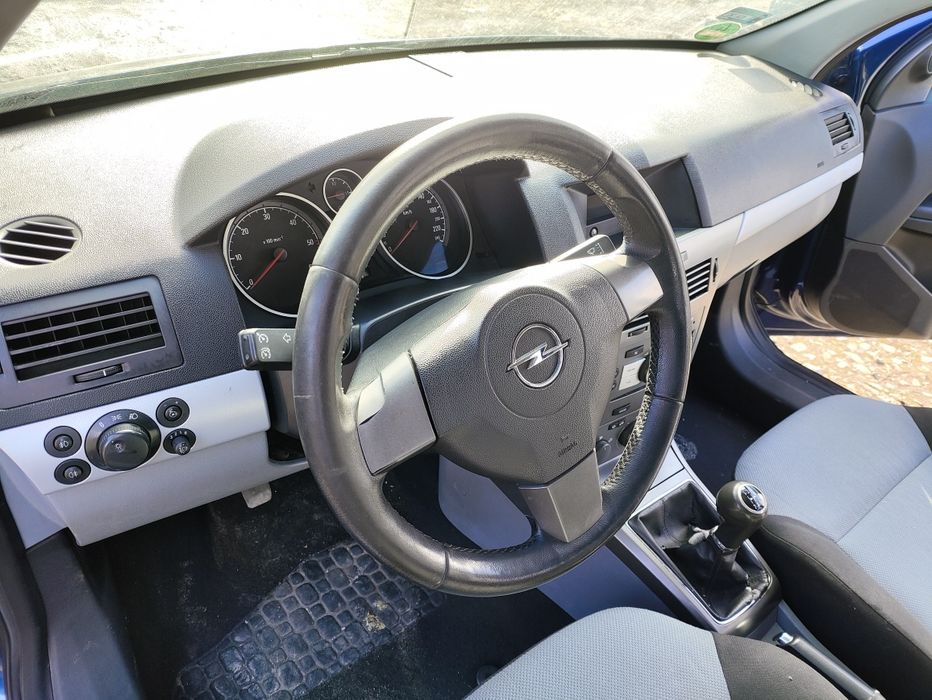 Opel Astra H 2004-2011 деталі салону