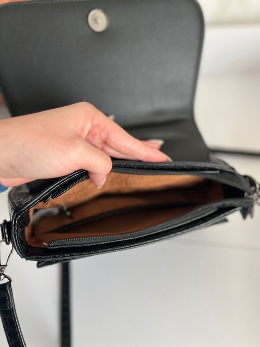 Продам жіночу сумочку чорного кольору.