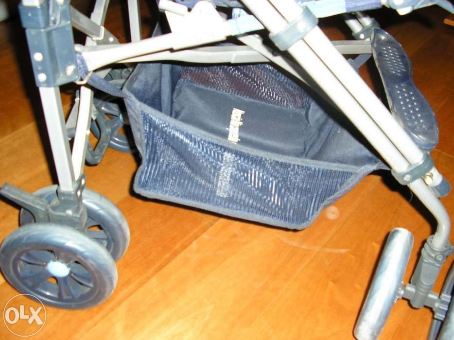 Carrinho de bebé, ovo, mochila e carrinho vermelho