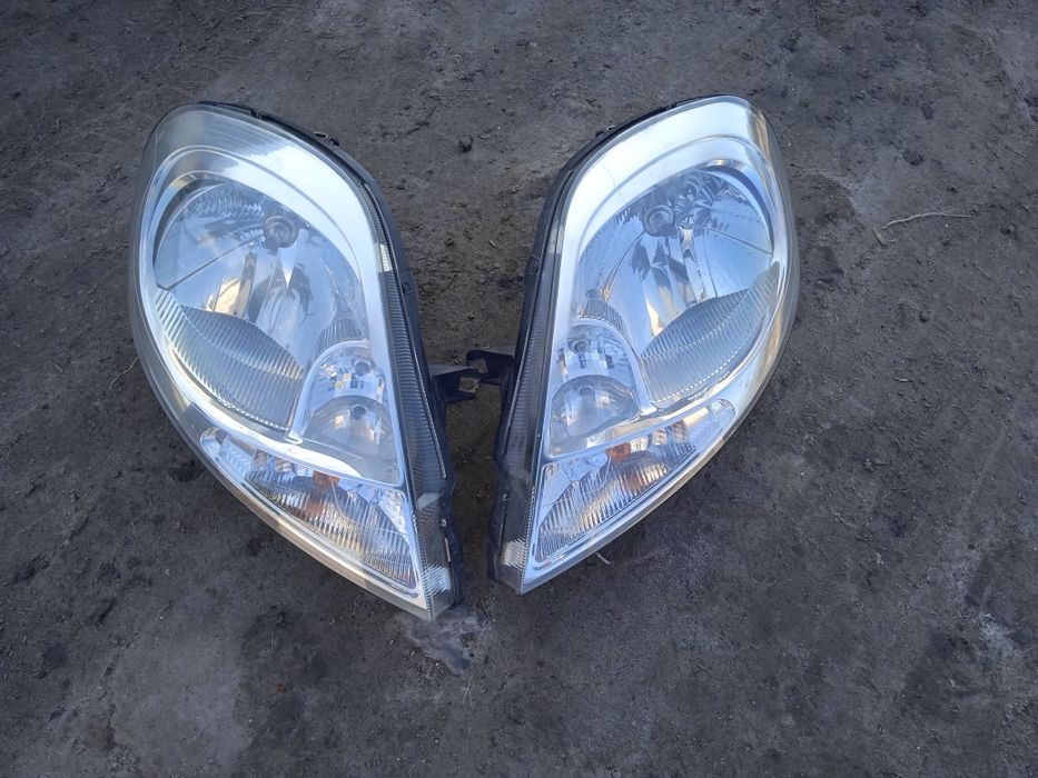 Фара Рено Трафик Опель Виваро 2.0 2.5 2007-2014