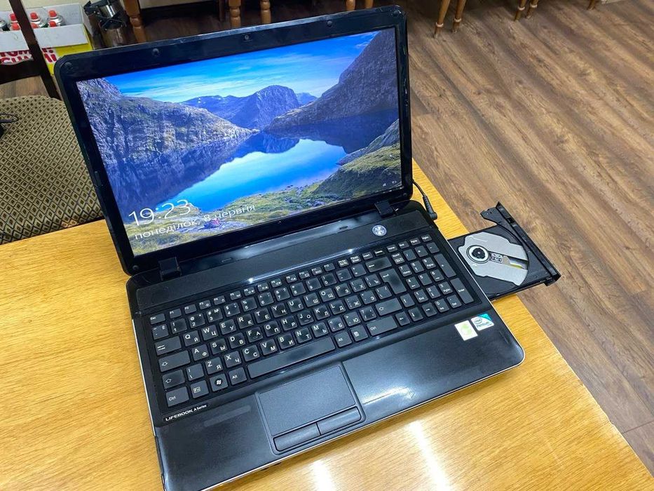 Продам ноутбук Fujitsu LifeBook AH531