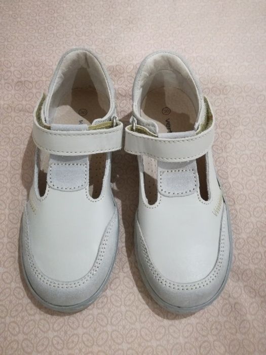 Sapatos em pele NOVOS - nr 30