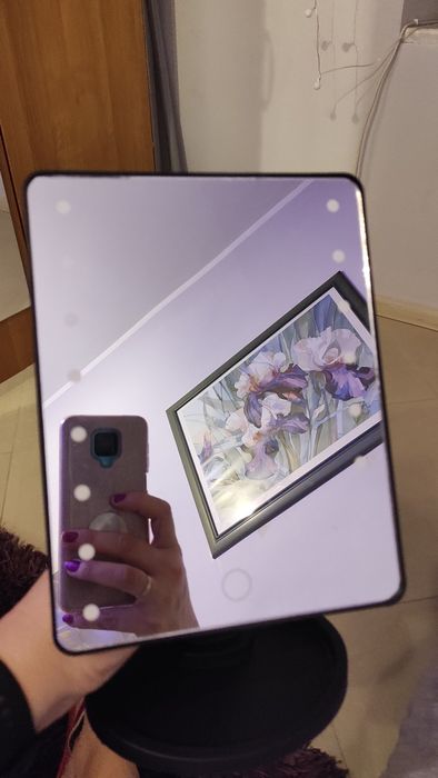 Lusterko podświetlane do makijażu