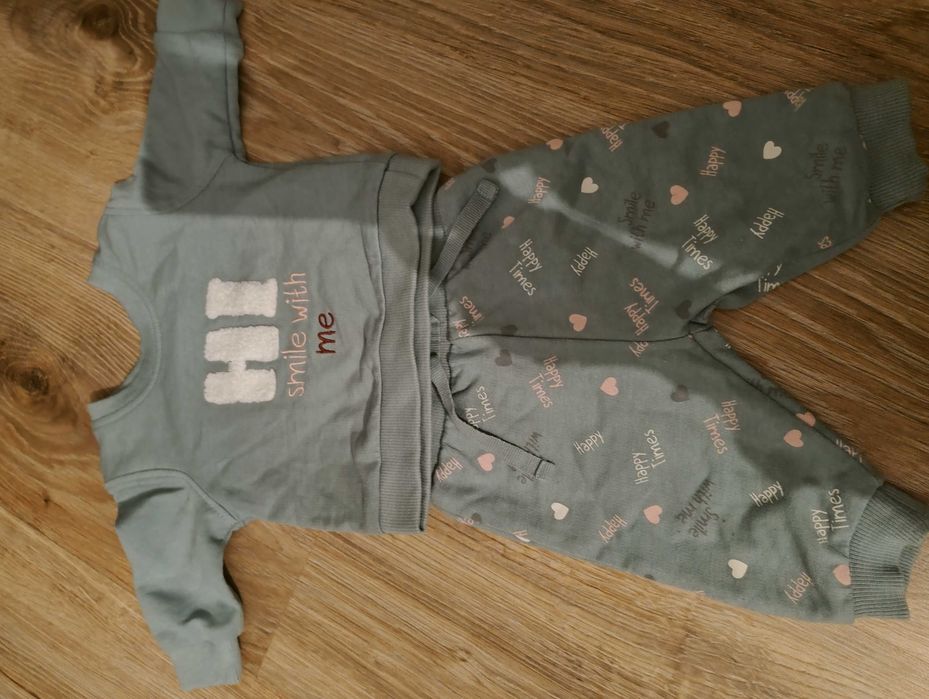 Ubranka dla niemowlaka i buciki