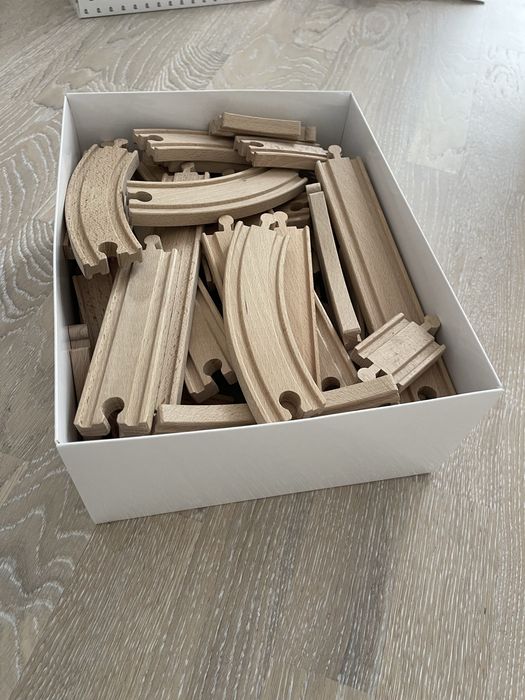 Величезна дерев’яна залізниця IKEA