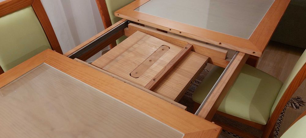 Mesa sala de jantar e 4 cadeiras