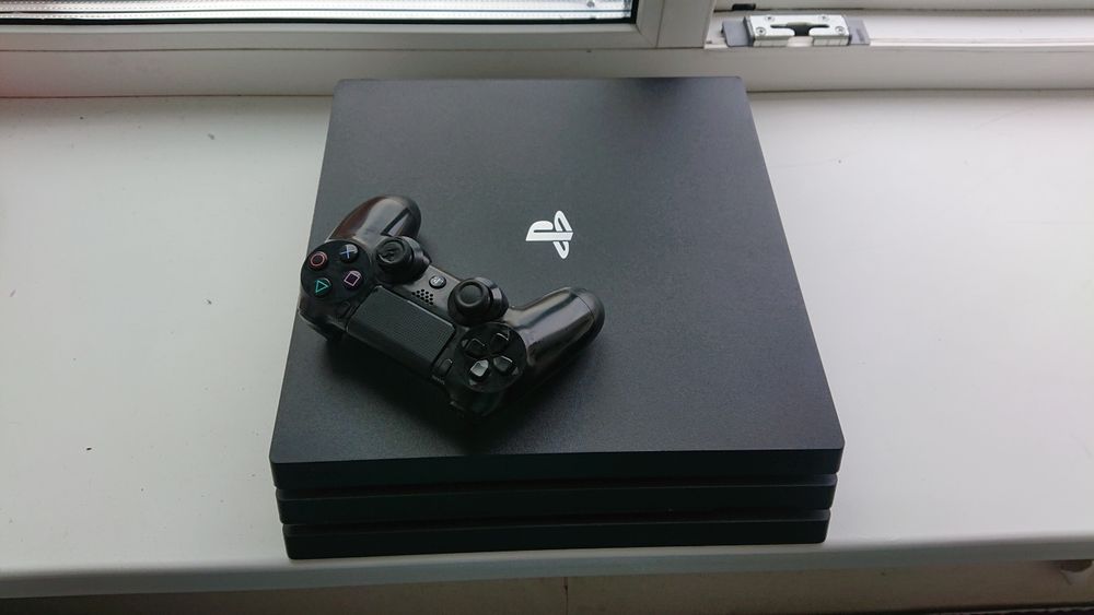 Playstation 4 Pro PS4 (1TB)