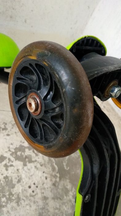 Самокат зелёный детский