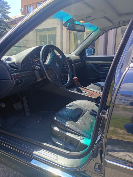 BMW E38 740I хорошее состояние