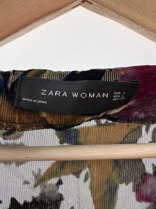 Casaco comprido Zara com estampado floral em veludo e fios dourados