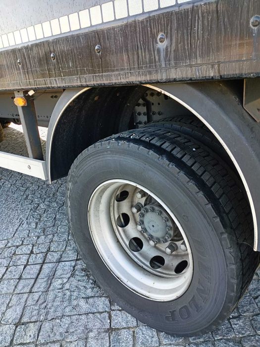 Camião, pesado de mercadorias em bom estado.