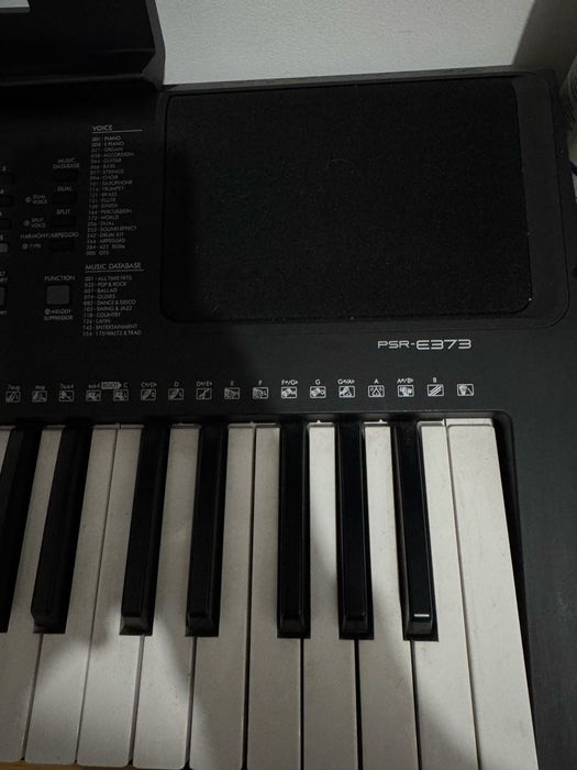 Piano yamaha psr-E373