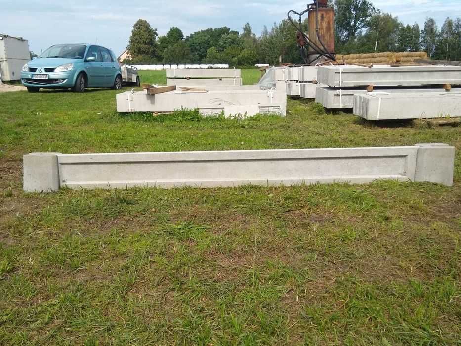Płyta betonowa podmurówka do płotu panelowego, łączniki betonowe