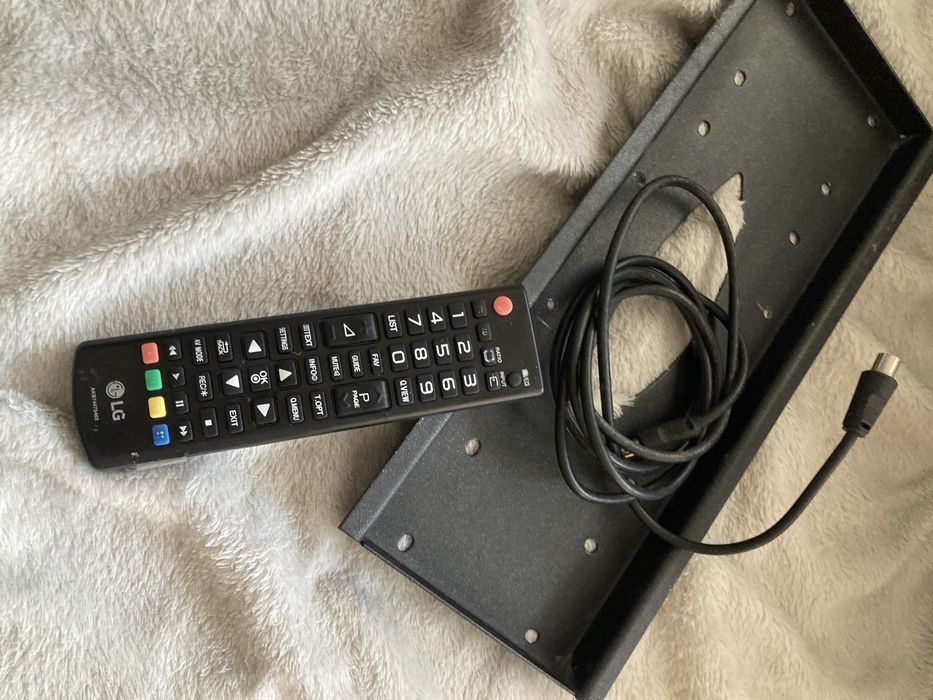 Televisao lg com apoio de parede