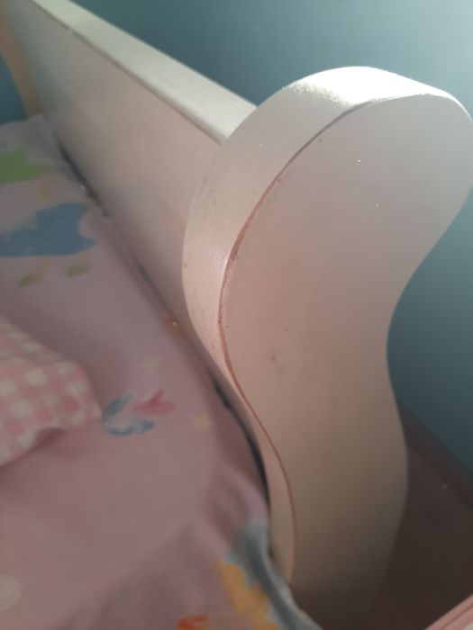 Cama pintada à mão