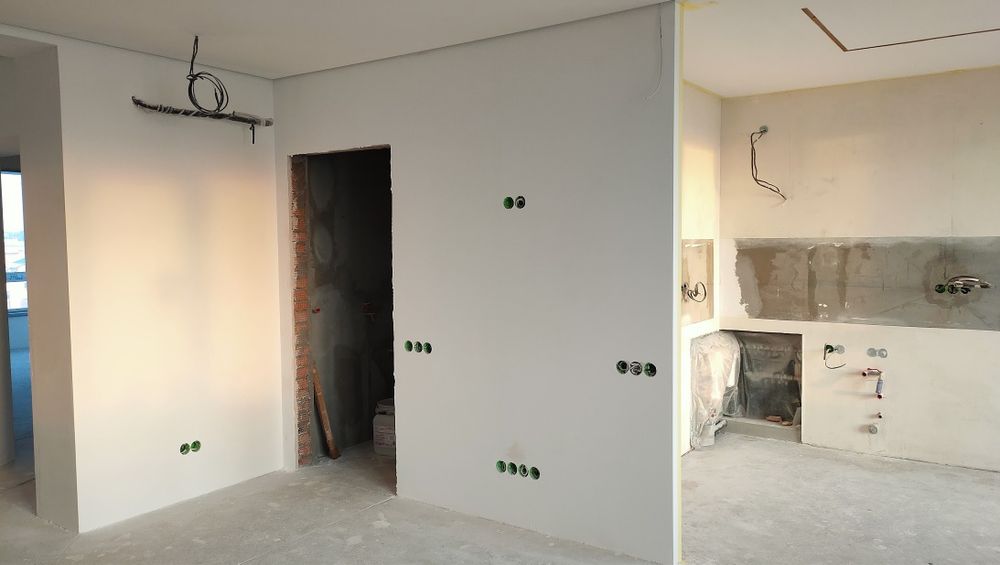 Шукаю роботу  підробіток.
Будівельник. Внутрішні та зовнішні роботи.
М