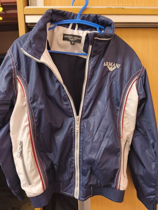 Продам вітровку  Armani