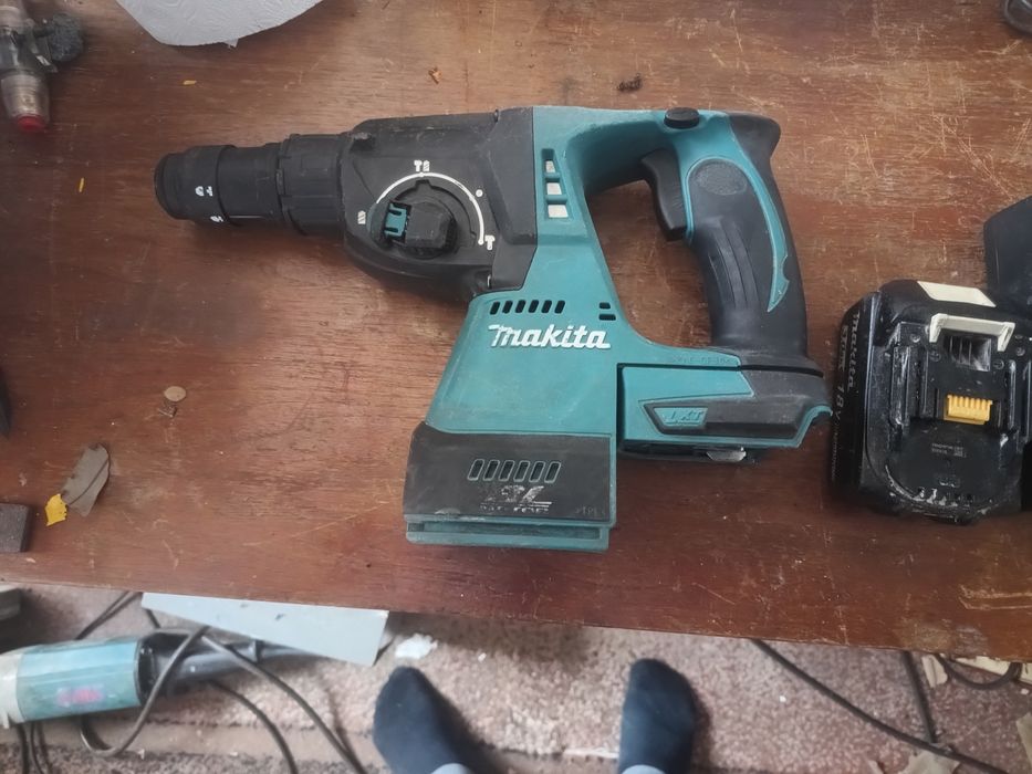 Makita młotowiertarka dhr243    18v