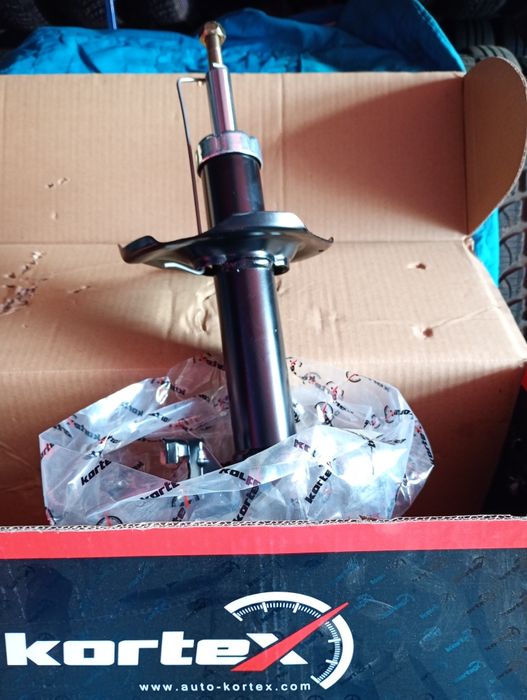 Передние амортизаторы Nissan almera- Reno Logan