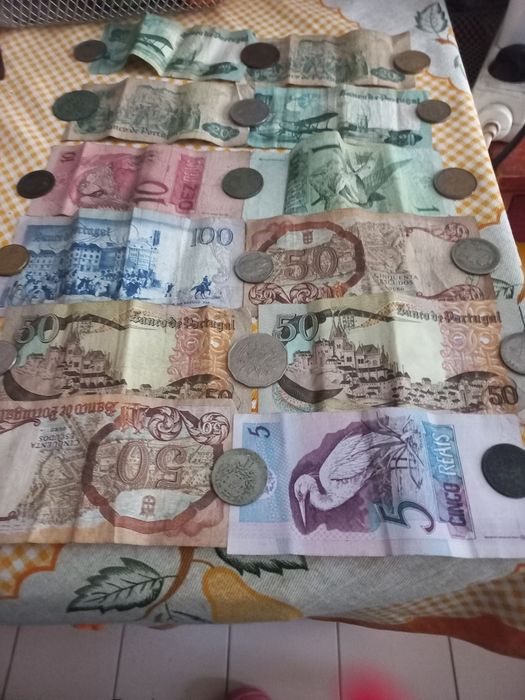 Notas e moedas antigas
