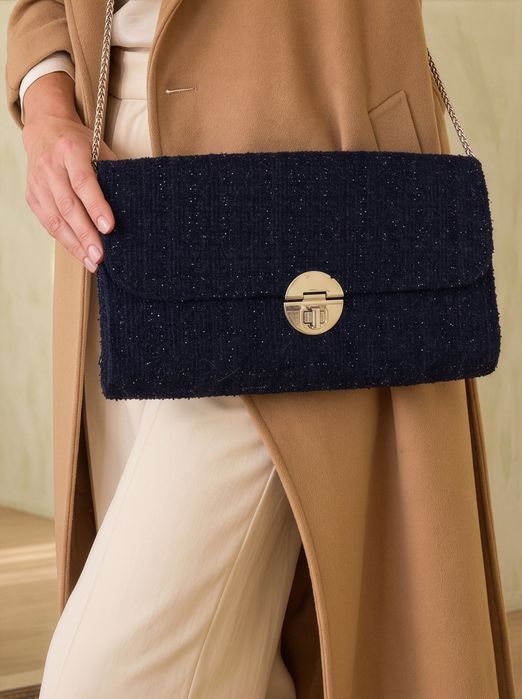 Elegancka kopertówka z granatowego tweedu – ponadczasowa, quiet luxury