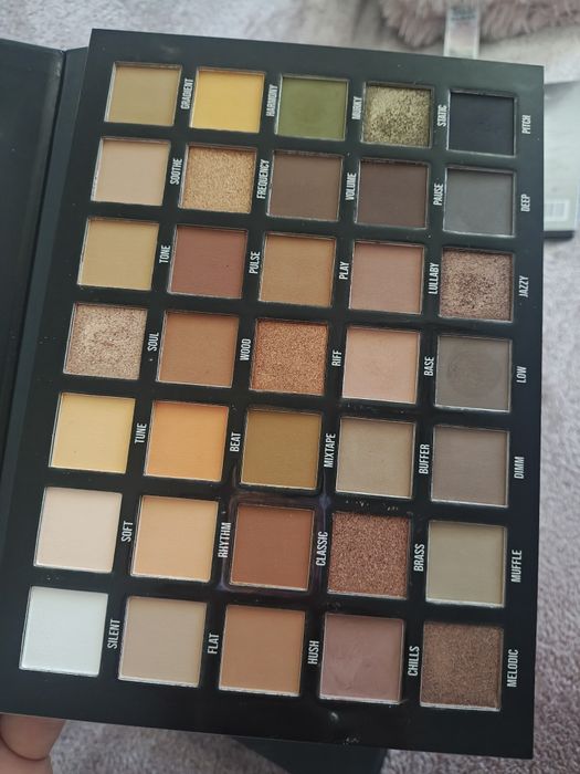 Palety cieni  bperfect komplet