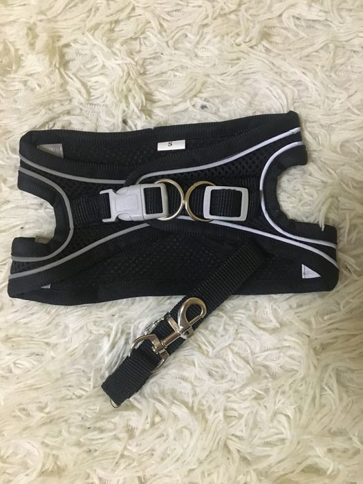 Шлейка-жилетка з поводком для тварин.