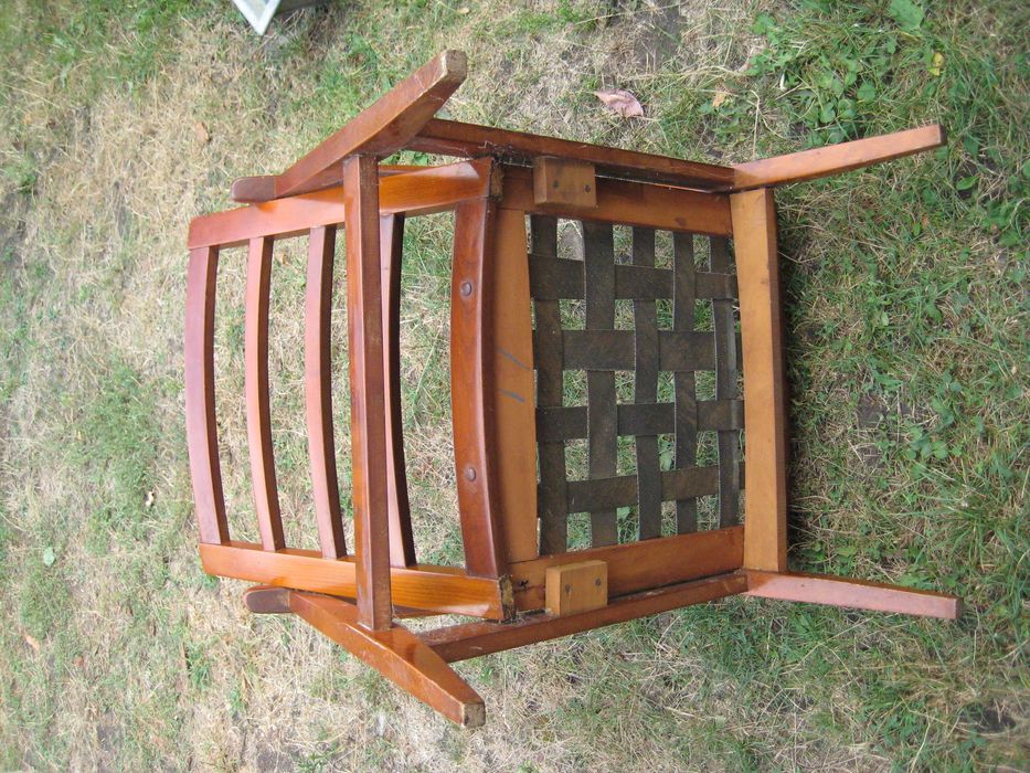 Два деревянные кресла из мебельного гарнитура. Румыния .60-е г. ХХ в.